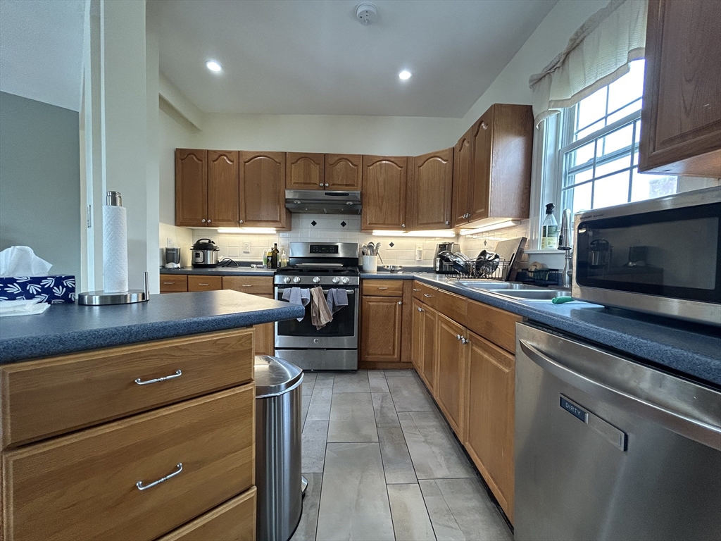 2 bed, 1 bath apartment for rent at 340 Putnam Ave Unit 3, Cambridgeport — photo 4 of 12