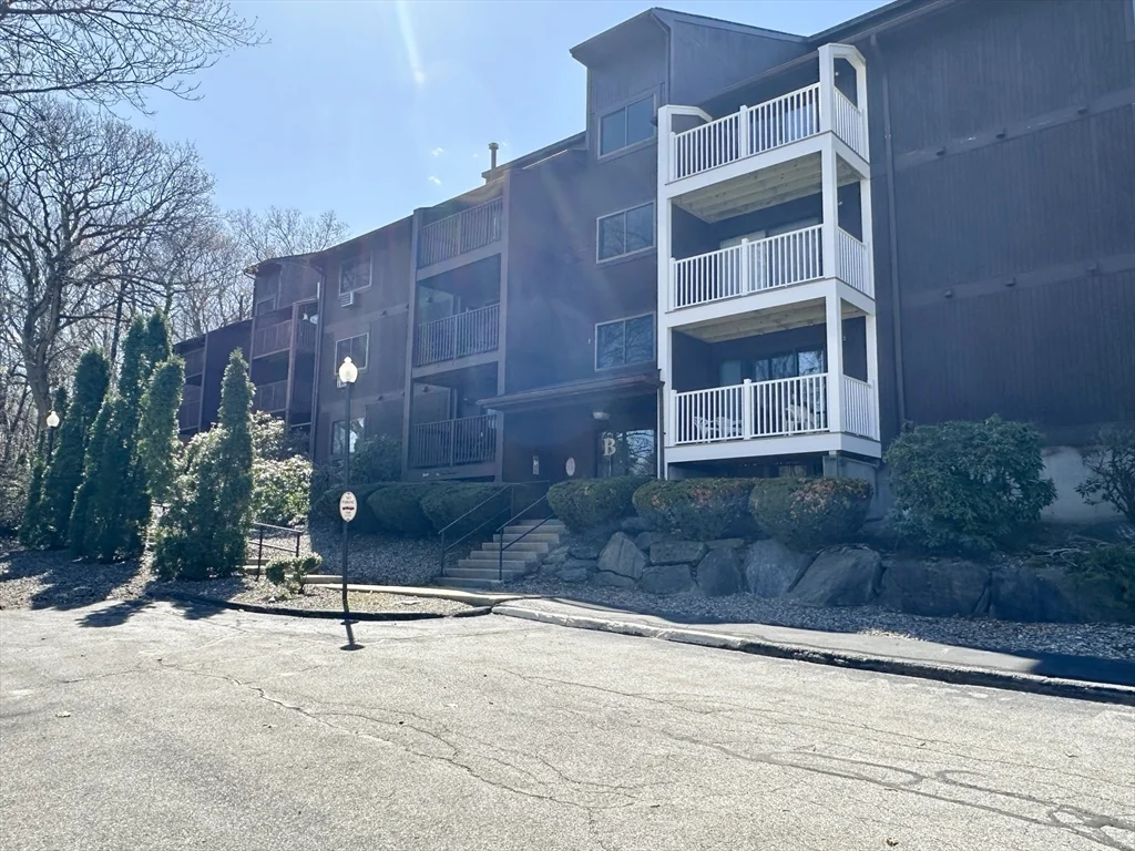 2 bed, 2 bath apartment for rent at 340 Sunderland Rd Unit 17A, Worcester — photo 3 of 14