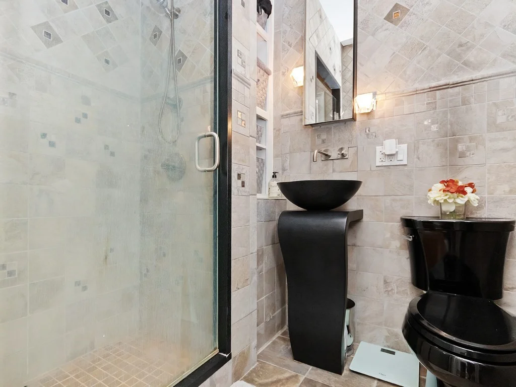 1 bed, 1 bath apartment for rent at 340 Tappan St Unit 1, Aspinwall Hill — photo 11 of 14