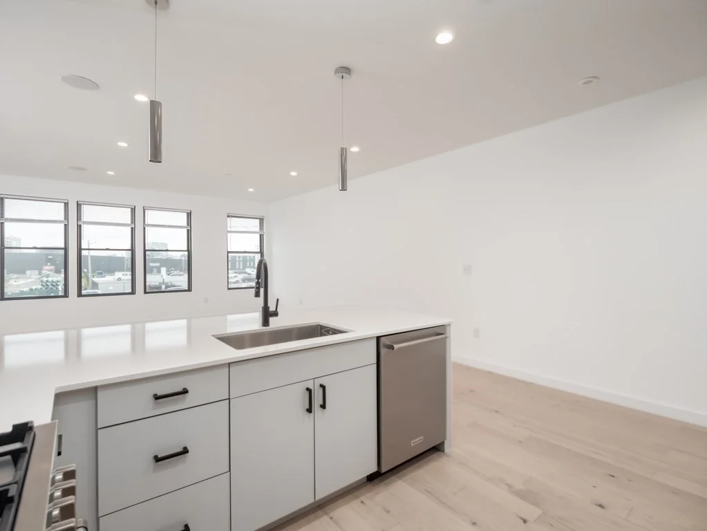 3 bed, 3 bath apartment for rent at 340 West 2nd St Unit 19, South Boston — photo 9 of 38