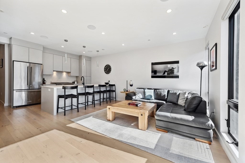 2 bed, 2 bath apartment for rent at 340 West 2nd Unit 13, South Boston — photo 4 of 9