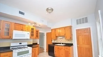 5 bed, 2 bath apartment for rent at 341 Summer St Unit 2F, Davis Square — photo 4 of 18