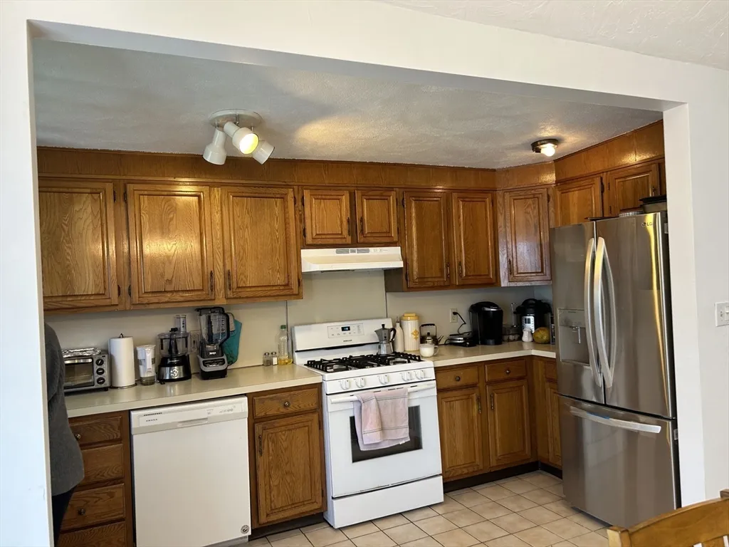 3 bed, 1 bath apartment for rent at 341 Summer St Unit 2R, Porter Square — photo 4 of 6