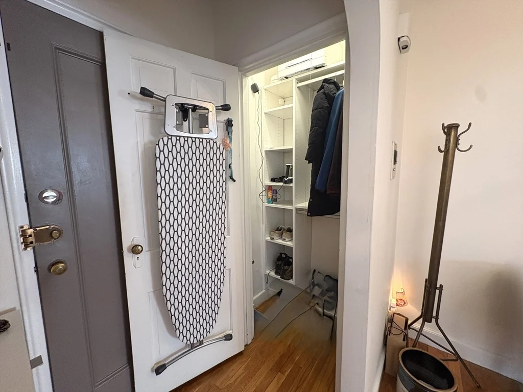 1 bed, 1 bath apartment for rent at 341 Tappan Unit 6, Aspinwall Hill — photo 4 of 18