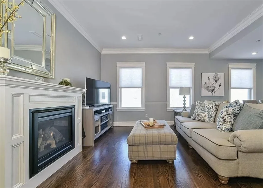 3 bed, 2 bath apartment for rent at 342-346 Dorchester St Unit 4, South Boston — photo 5 of 18