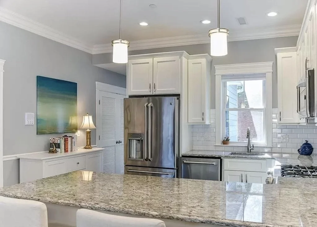 3 bed, 2 bath apartment for rent at 342-346 Dorchester St Unit 4, South Boston — photo 4 of 18