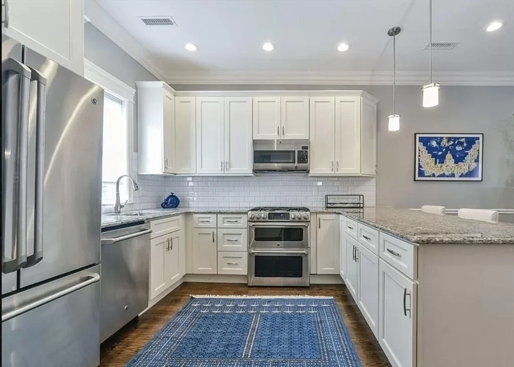 3 bed, 2 bath apartment for rent at 342-346 Dorchester St Unit 4, South Boston — photo 3 of 18
