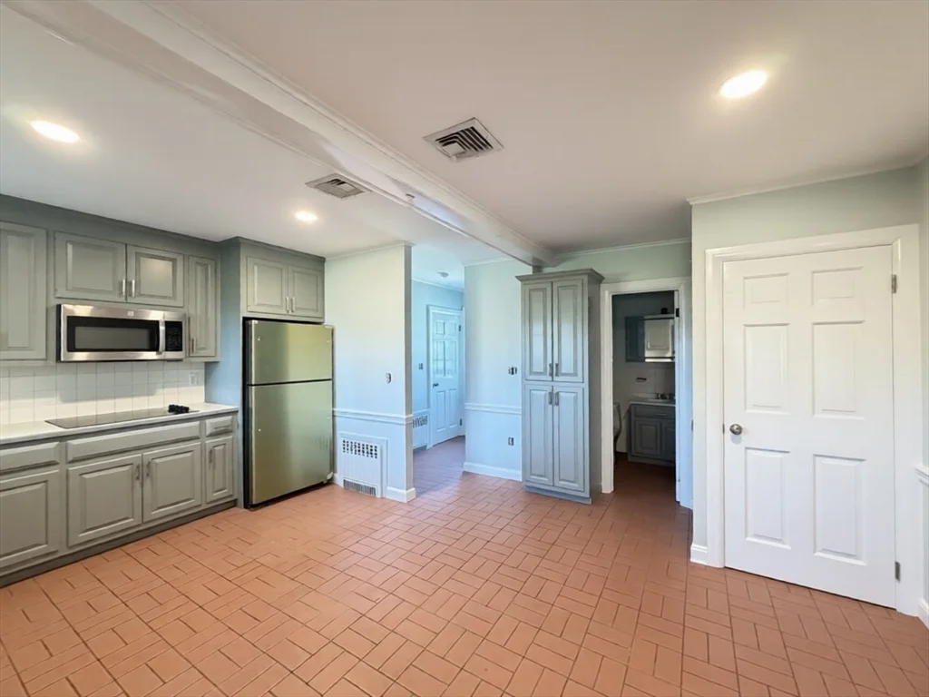 4 bed, 2 bath apartment for rent at 343 Bay Rd, Sharon — photo 6 of 22