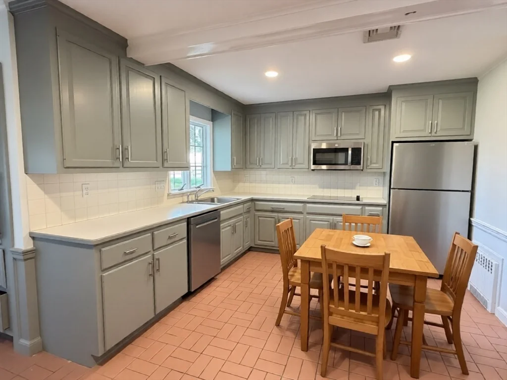4 bed, 2 bath apartment for rent at 343 Bay Rd, Sharon — photo 4 of 22