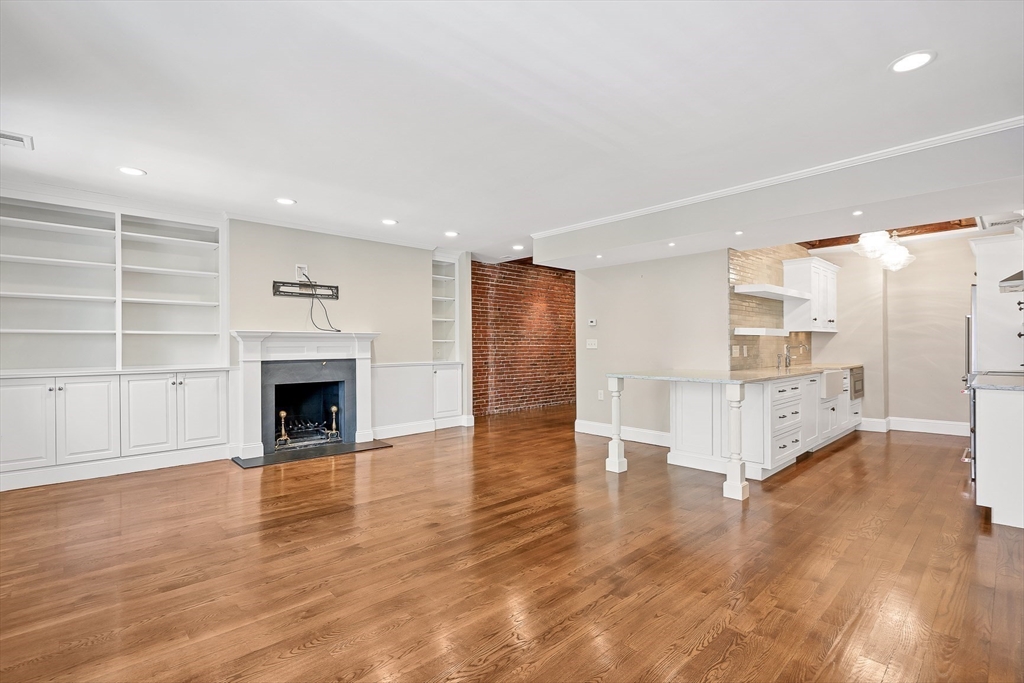 3 bed, 2 bath apartment for rent at 343 Commercial St Unit 301, Waterfront — photo 3 of 29