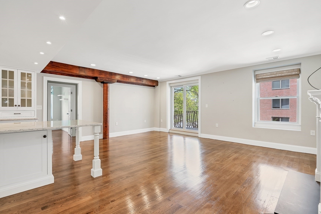 3 bed, 2 bath apartment for rent at 343 Commercial St Unit 301, Waterfront — photo 4 of 29