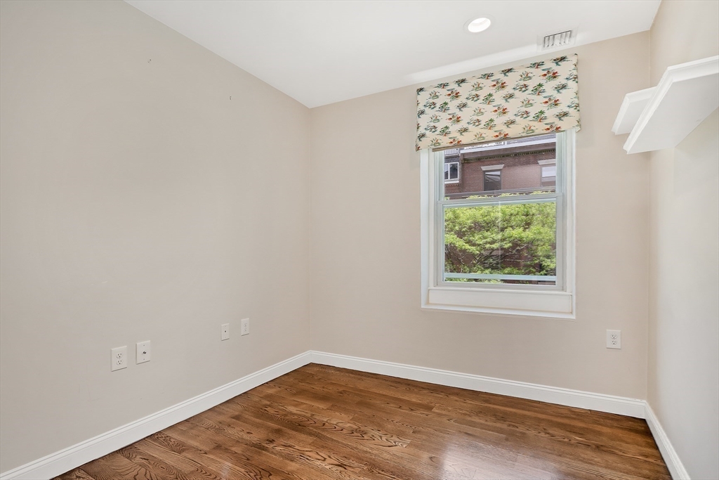 3 bed, 2 bath apartment for rent at 343 Commercial St Unit 301, Waterfront — photo 13 of 29