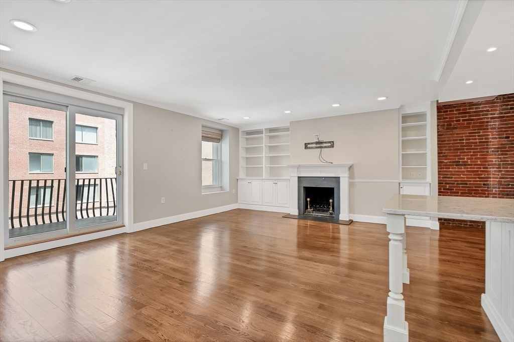 3 bed, 2 bath apartment for rent at 343 Commercial St Unit 301, Waterfront