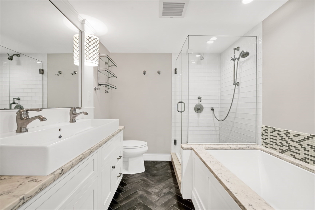 3 bed, 2 bath apartment for rent at 343 Commercial St Unit 301, Waterfront — photo 11 of 29