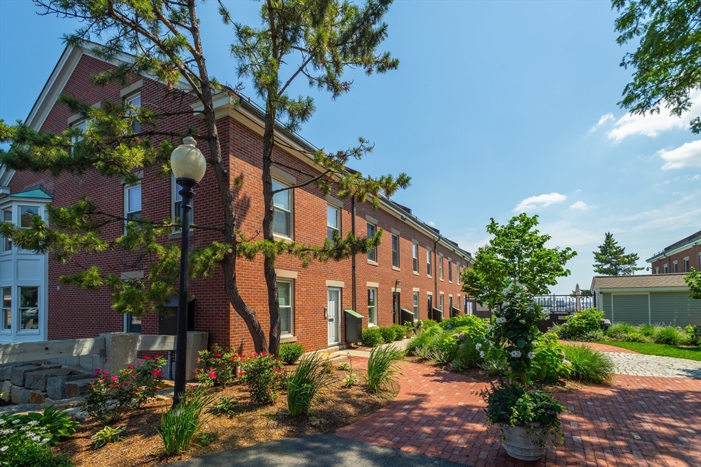 3 bed, 2 bath apartment for rent at 343 Commercial St Unit 301, Waterfront — photo 24 of 29