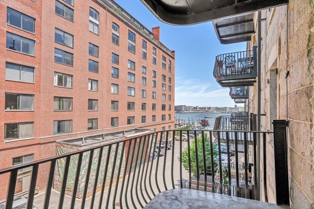 3 bed, 2 bath apartment for rent at 343 Commercial St Unit 301, Waterfront — photo 5 of 29
