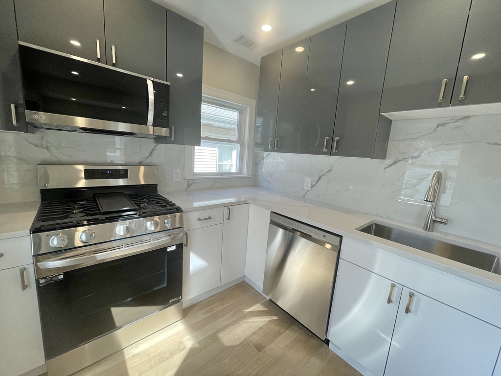 4 bed, 2 bath apartment for rent at 343 Market Unit 2, Brighton — photo 3 of 6