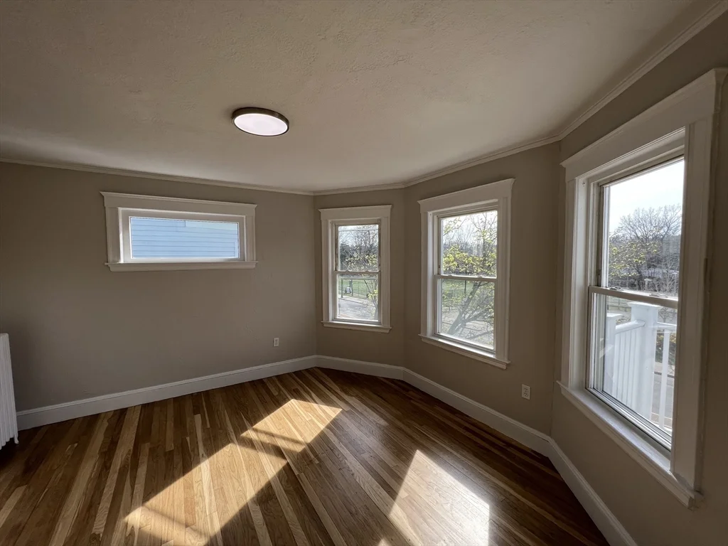 3 bed, 1 bath apartment for rent at 344-346 Hyde Park Ave Unit 3, Roslindale — photo 5 of 20