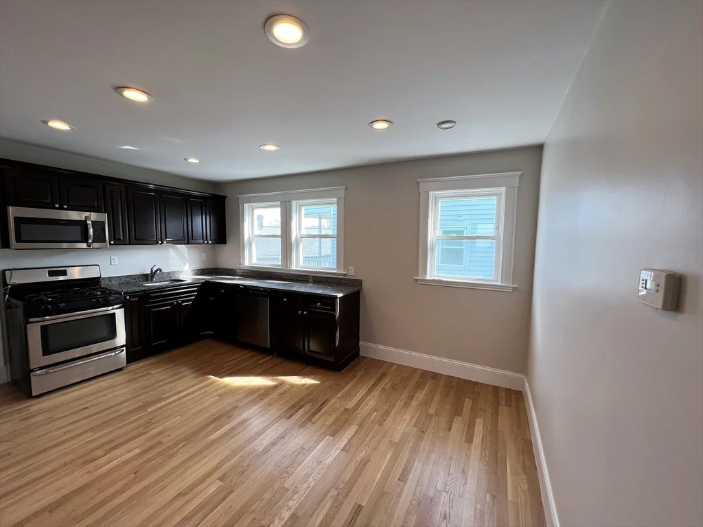 3 bed, 1 bath apartment for rent at 344-346 Hyde Park Ave Unit 3, Roslindale — photo 2 of 20
