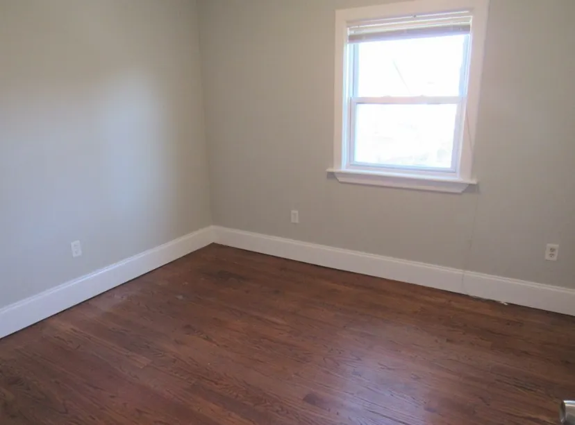 4 bed, 1 bath apartment for rent at 344 Centre St Unit 1, Jamaica Plain — photo 10 of 11