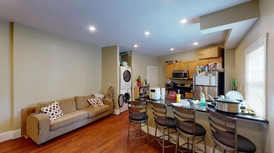 4 bed, 1 bath apartment for rent at 344 Centre St Unit 1, Jamaica Plain — photo 4 of 11