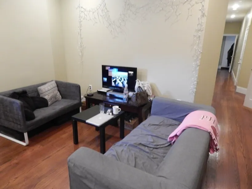 4 bed, 1 bath apartment for rent at 344 Centre St Unit 1, Jamaica Plain — photo 6 of 11