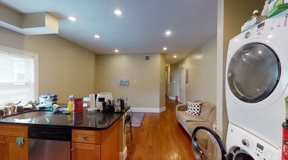 4 bed, 1 bath apartment for rent at 344 Centre St Unit 1, Jamaica Plain — photo 7 of 11