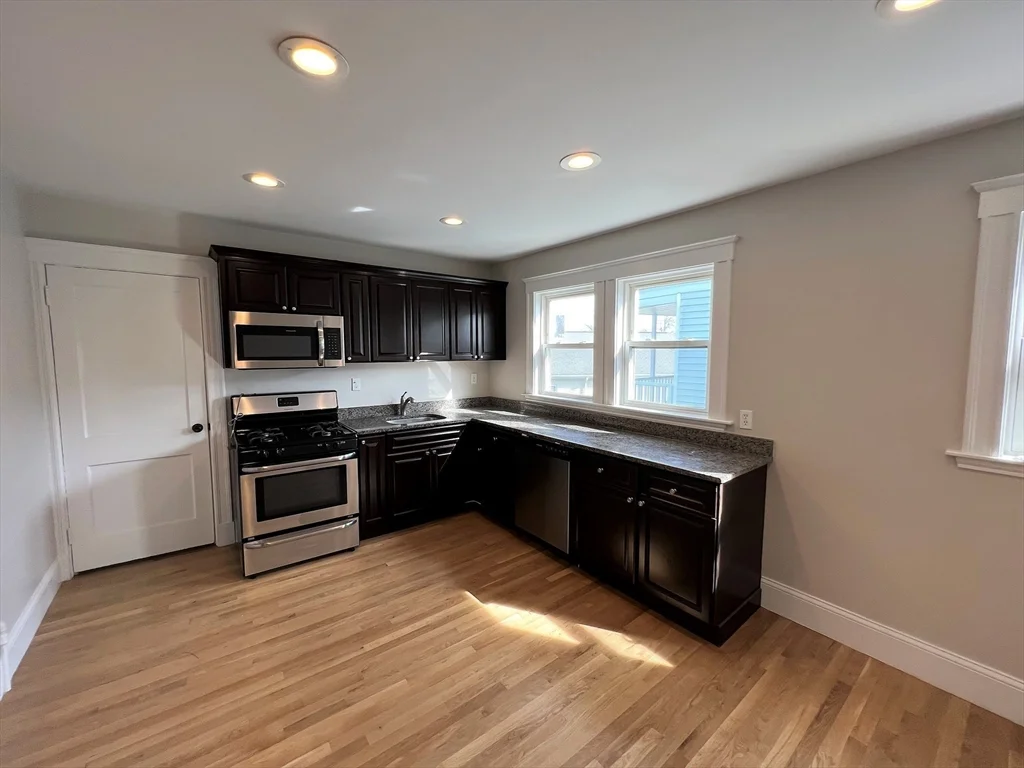 3 bed, 1 bath apartment for rent at 344 Hyde Park Ave Unit 3, Roslindale — photo 6 of 20