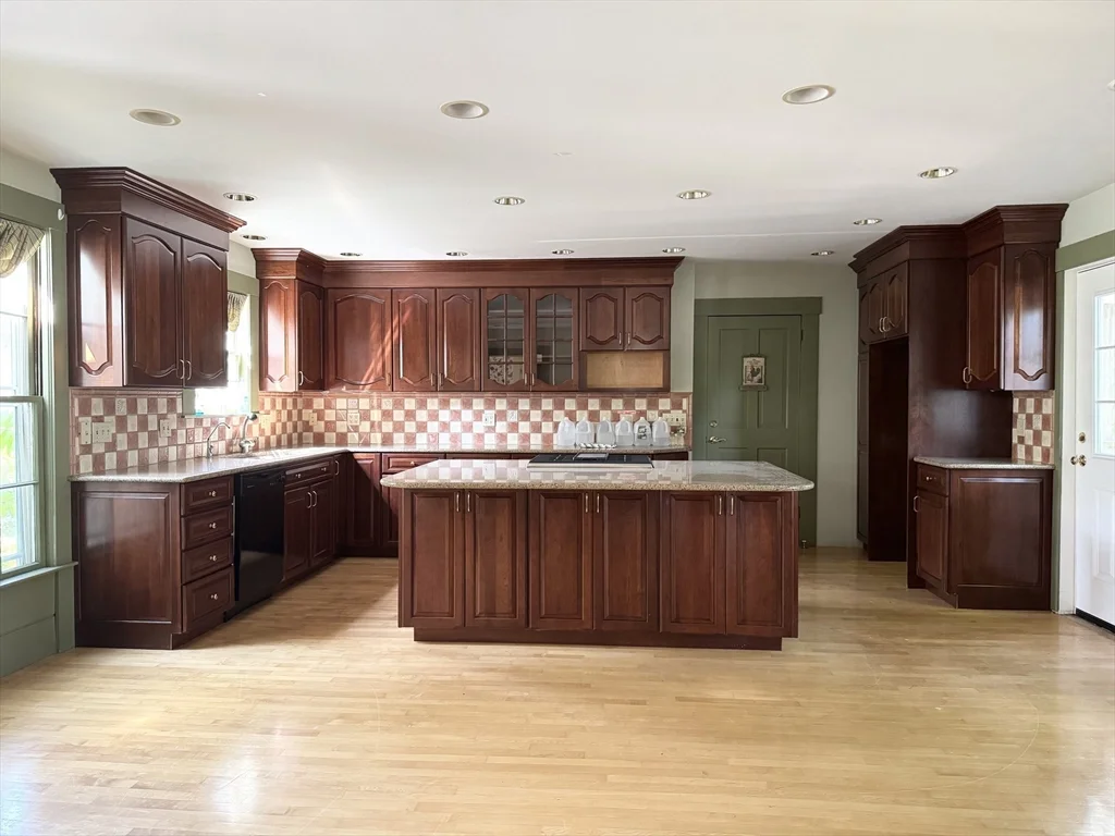 5 bed, 4+ bath apartment for rent at 344 Lowell St, Lexington — photo 3 of 24