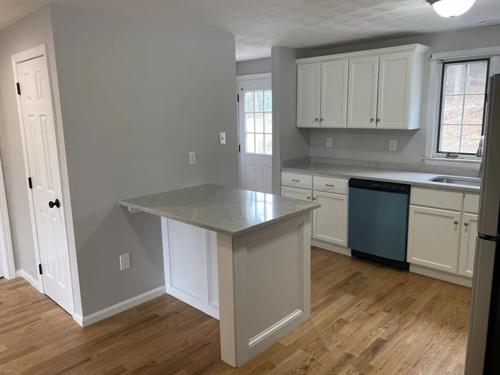 2 bed, 1 bath apartment for rent at 344 Neponset St Unit 4, Canton — photo 4 of 18