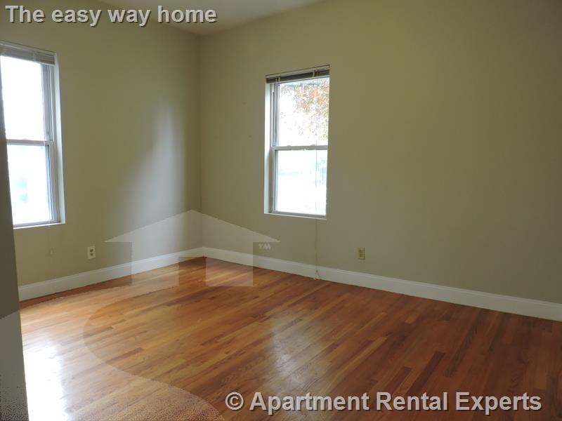 3 bed, 1 bath apartment for rent at 344 Putnam Ave Unit 1, Cambridgeport — photo 4 of 12