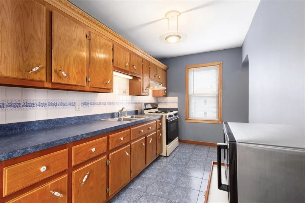 3 bed, 1 bath apartment for rent at 344 Snell St Unit 2, Fall River — photo 2 of 10
