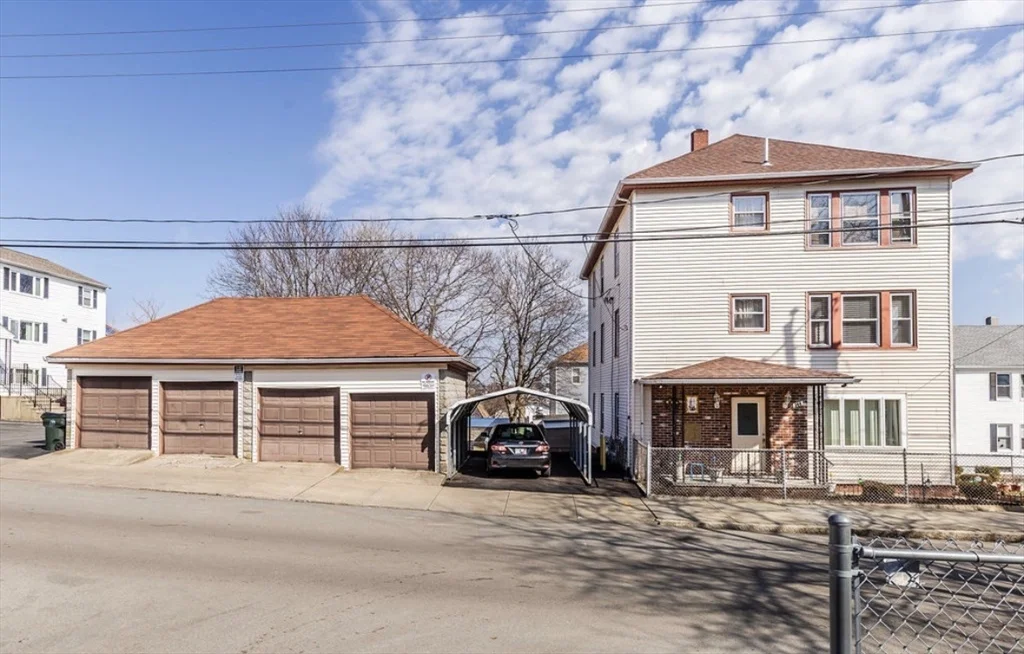 3 bed, 1 bath apartment for rent at 344 Snell St Unit 2, Fall River — photo 1 of 10