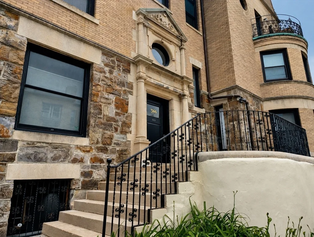 1 bed, 1 bath apartment for rent at 344 Tappan St Unit 2, Brookline Hills