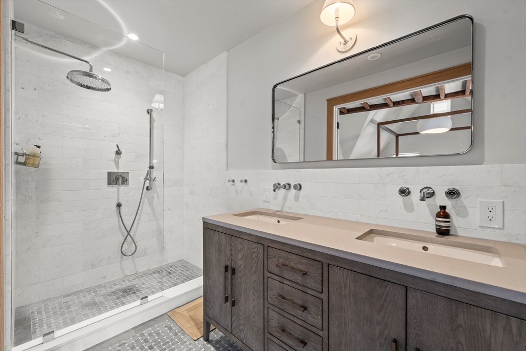 3 bed, 2 bath apartment for rent at 344 Tappan Unit 3, Brookline — photo 23 of 35