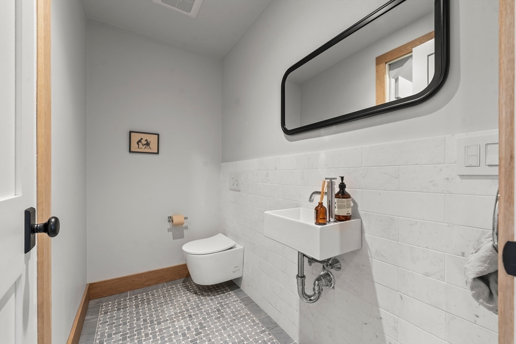 3 bed, 2 bath apartment for rent at 344 Tappan Unit 3, Brookline — photo 9 of 35