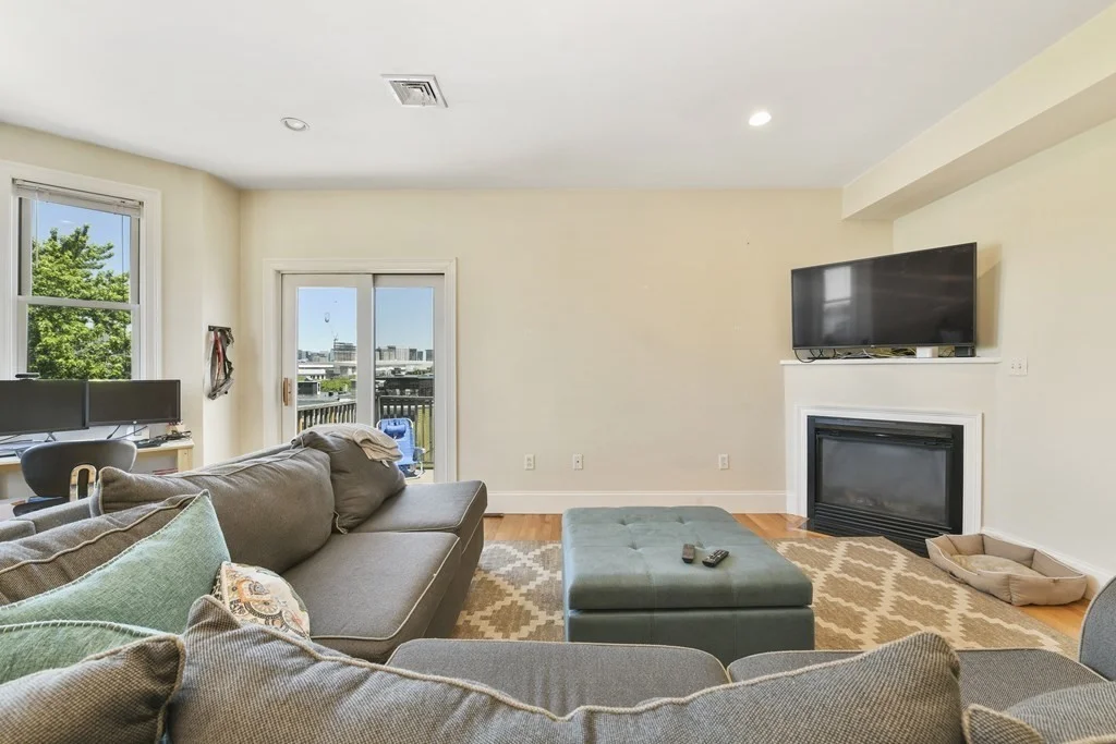 3 bed, 2 bath apartment for rent at 344 W Broadway Unit 1, South Boston — photo 6 of 16