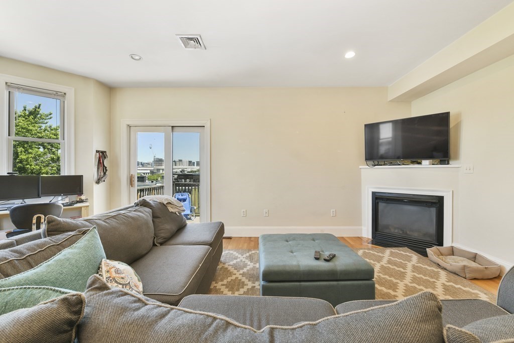3 bed, 2 bath apartment for rent at 344 W Broadway Unit 2, South Boston — photo 6 of 17