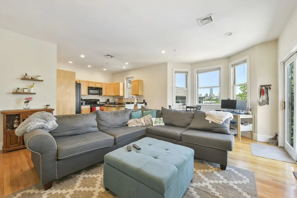 3 bed, 2 bath apartment for rent at 344 W Broadway Unit 3, South Boston — photo 4 of 18