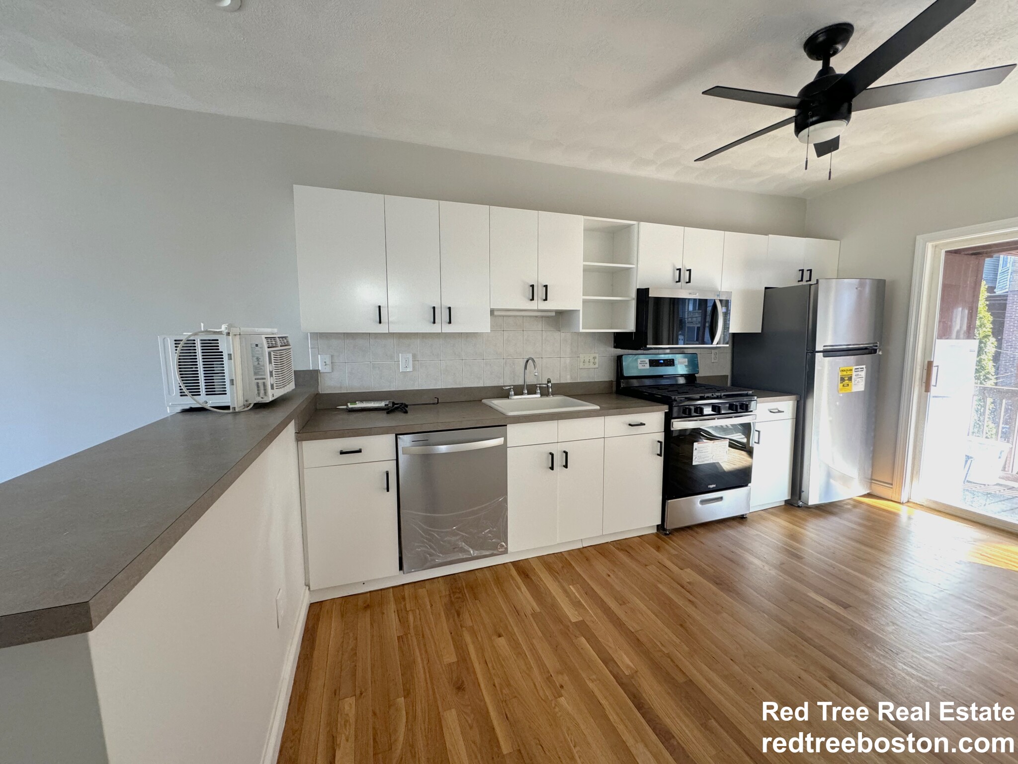 2 bed, 1 bath apartment for rent at 345 Border St Unit 2, Central Square — photo 3 of 12