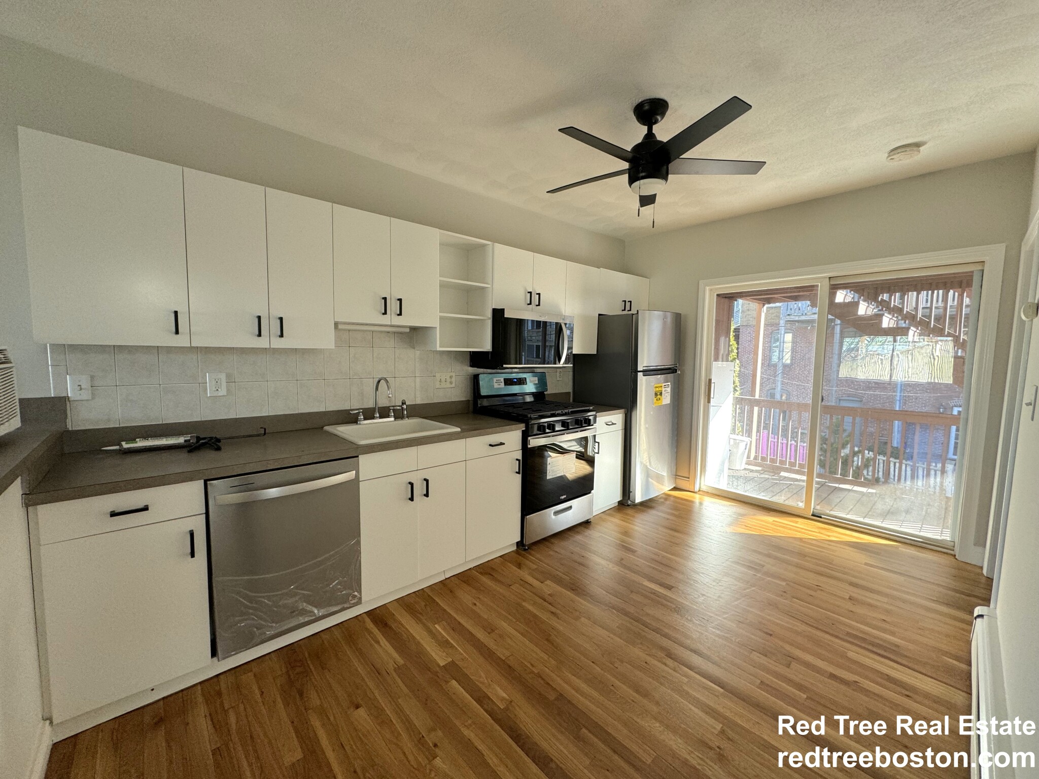 2 bed, 1 bath apartment for rent at 345 Border St Unit 2, Central Square — photo 4 of 12