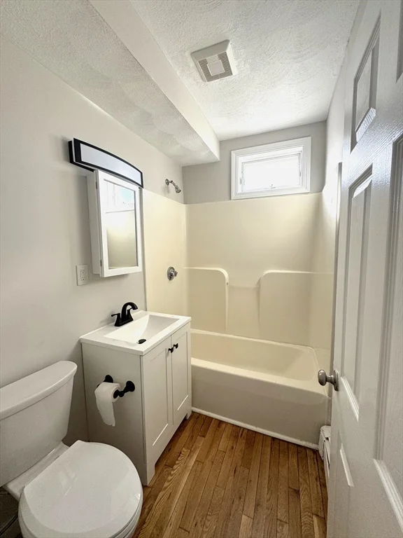 2 bed, 1 bath apartment for rent at 345 Border Unit 3, Boston — photo 6 of 11