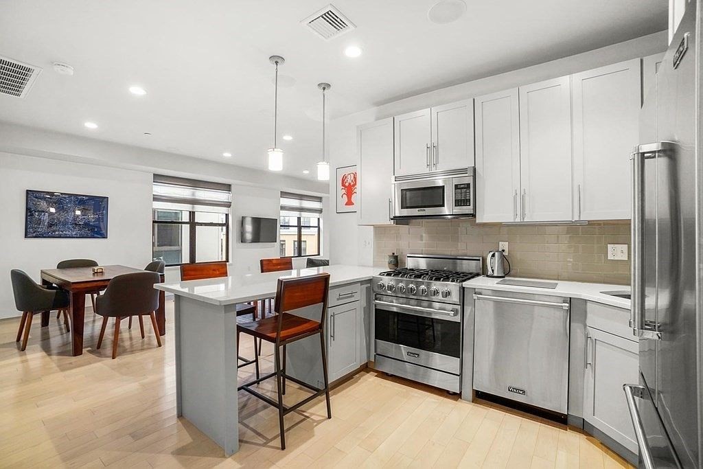 2 bed, 1 bath apartment for rent at 345 D St Unit 12, South Boston