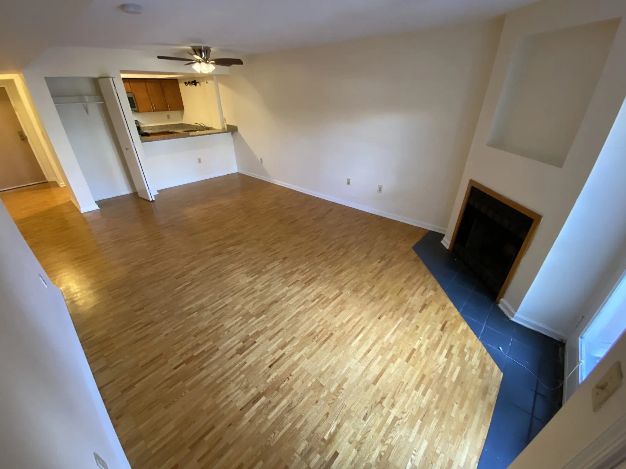 2 bed, 1.5 bath apartment for rent at 345 Franklin St Unit 104, Riverside — photo 4 of 16