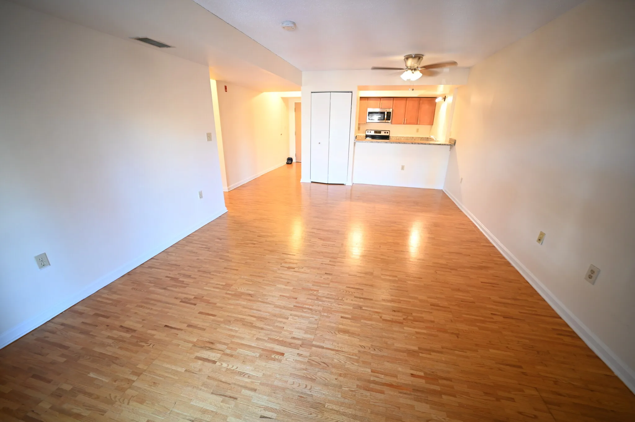 2 bed, 1.5 bath apartment for rent at 345 Franklin St Unit 304, Riverside — photo 3 of 15