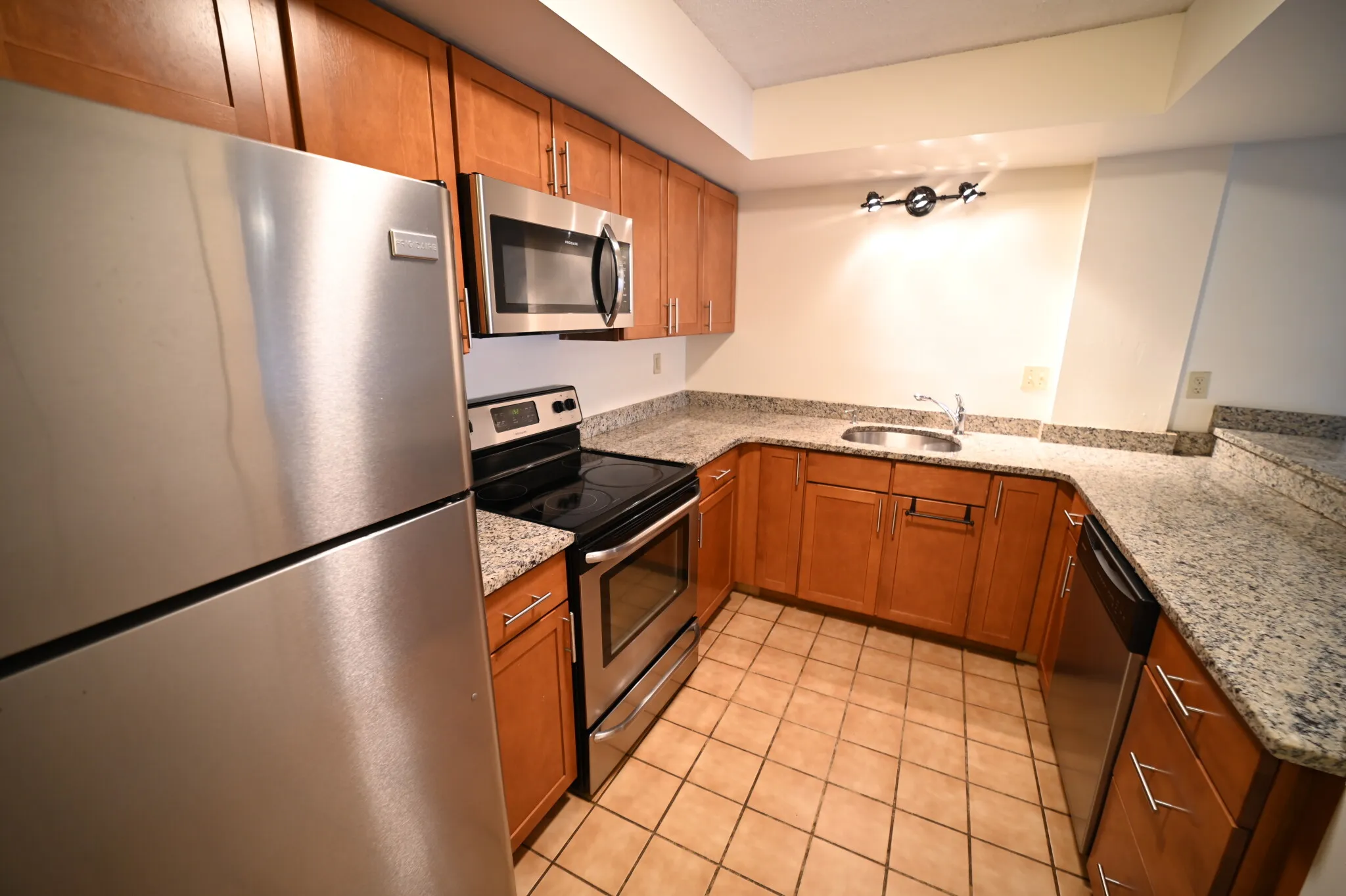 2 bed, 1.5 bath apartment for rent at 345 Franklin St Unit 304, Riverside — photo 1 of 15