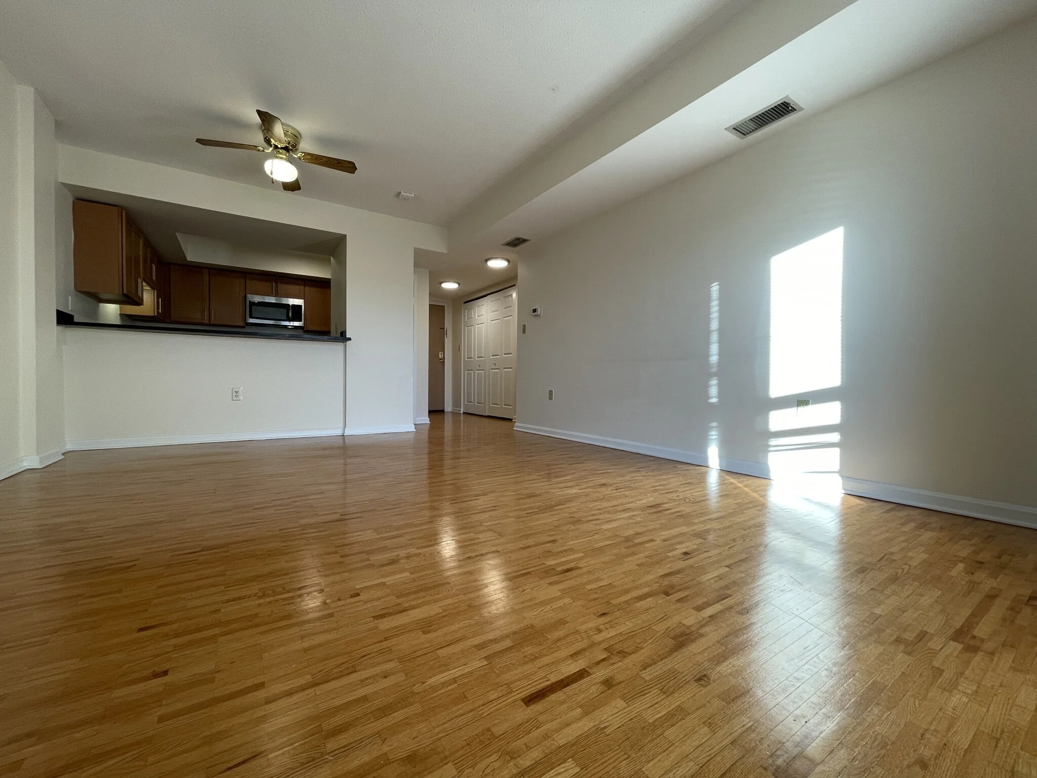 2 bed, 2 bath apartment for rent at 345 Franklin St Unit 503, Riverside — photo 7 of 19