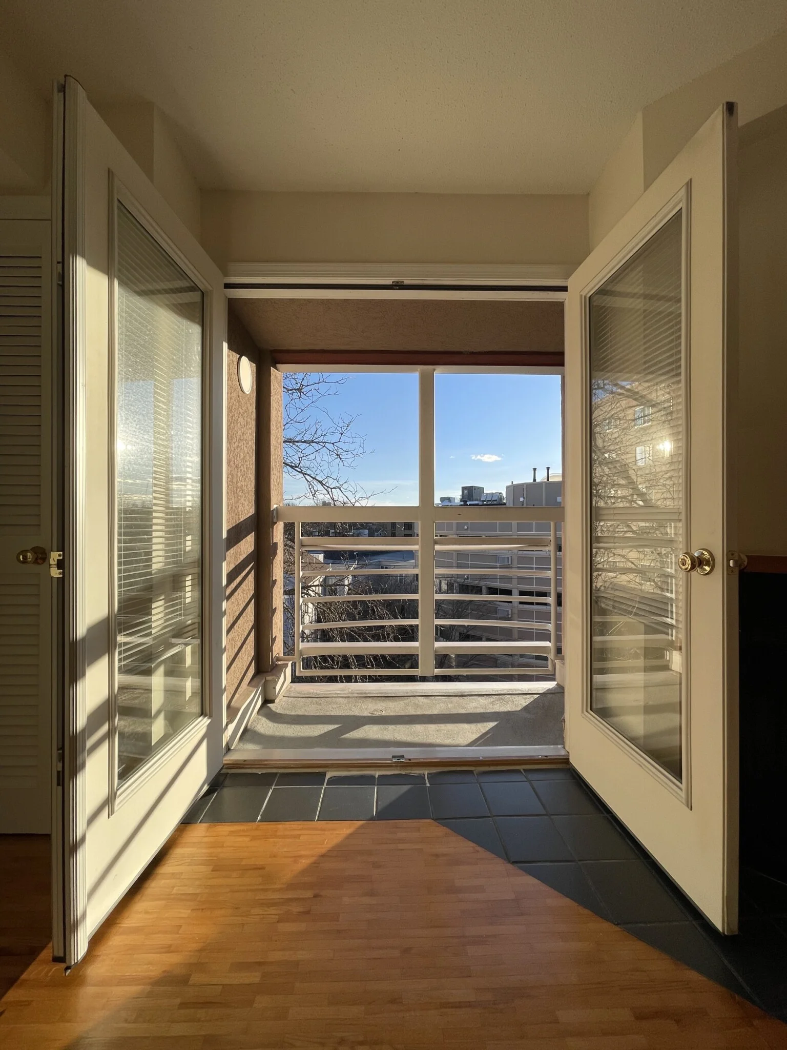 2 bed, 2 bath apartment for rent at 345 Franklin St Unit 503, Riverside — photo 4 of 19