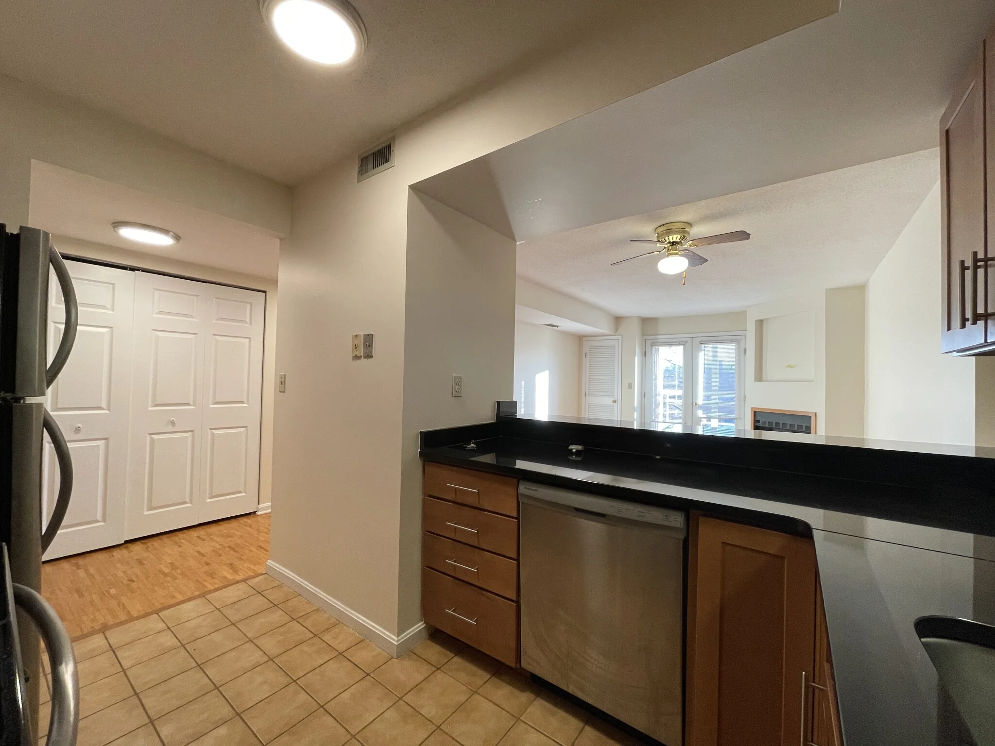 2 bed, 2 bath apartment for rent at 345 Franklin St Unit 503, Riverside — photo 2 of 19