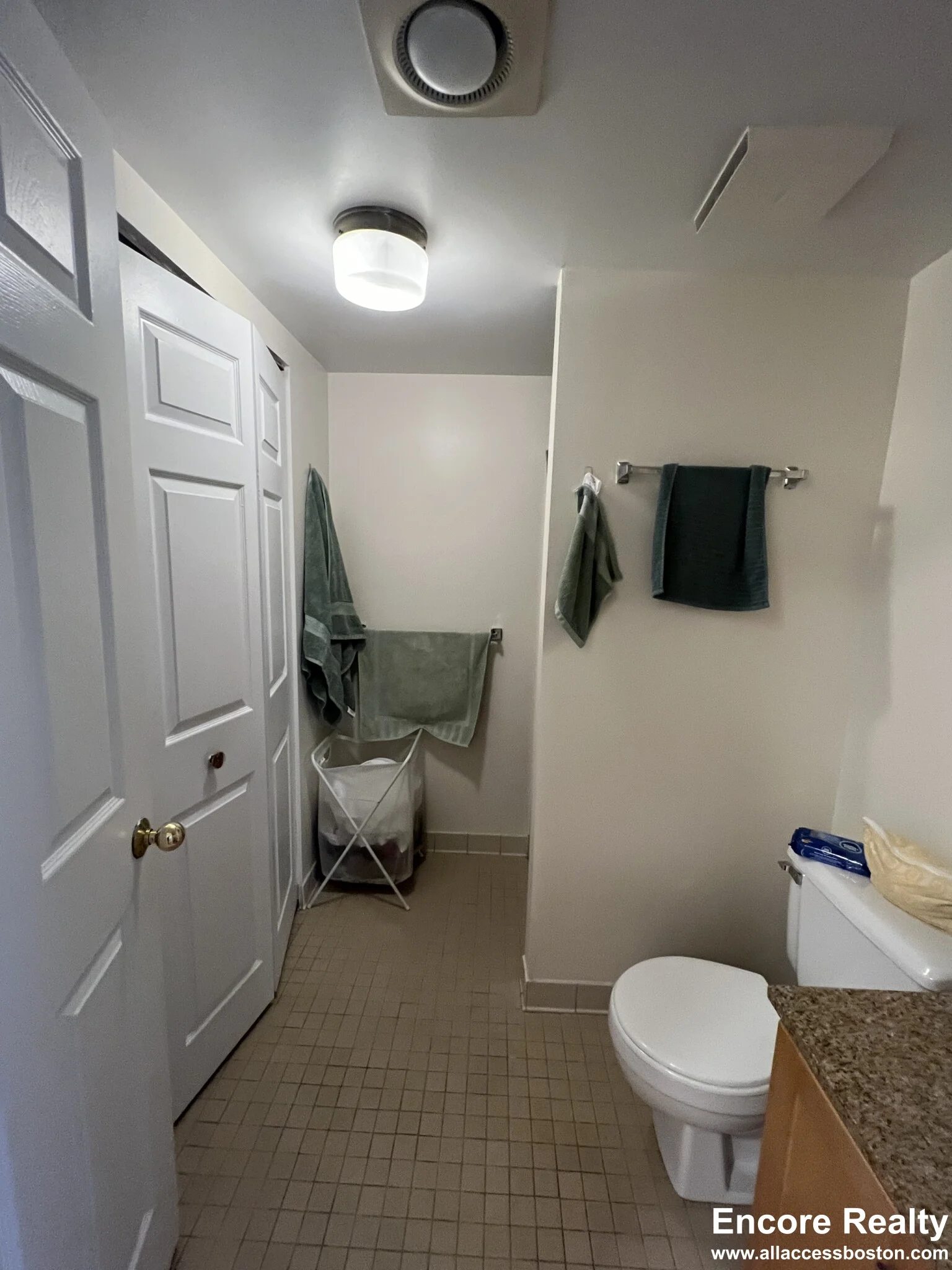2 bed, 1.5 bath apartment for rent at 345 Franklin St Unit 504M, Riverside — photo 15 of 19